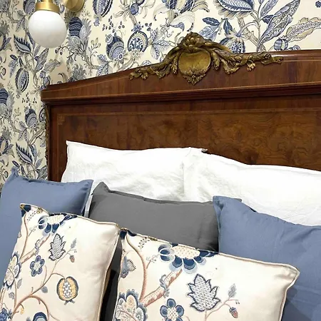 La Roulotte Du Manoir 1900 Domek alpejski La Ferté-Gaucher